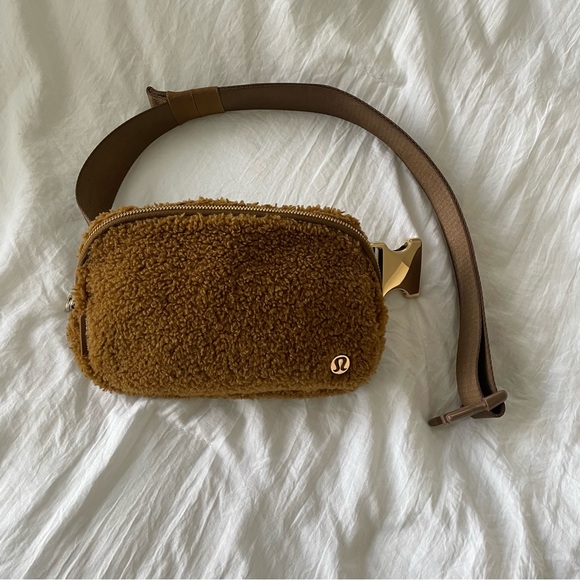 lululemon Everywhere Belt Bag *Fleece 1L Burnt Caramel - Picture 2 of 9